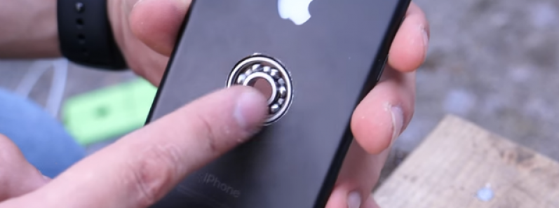 Anh chàng này đục thủng iPhone 7 để biến nó thành Fidget Spinner độc nhất vô nhị trên thế giới, tất nhiên là hỏng máy
