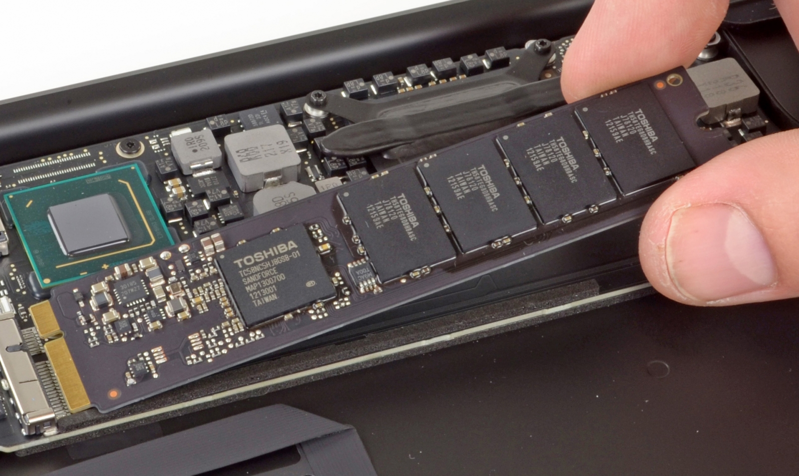 Fix and repair, Replacement parts Macbook: screen , battery , upgrade the RAM , processor , keyboard and other components