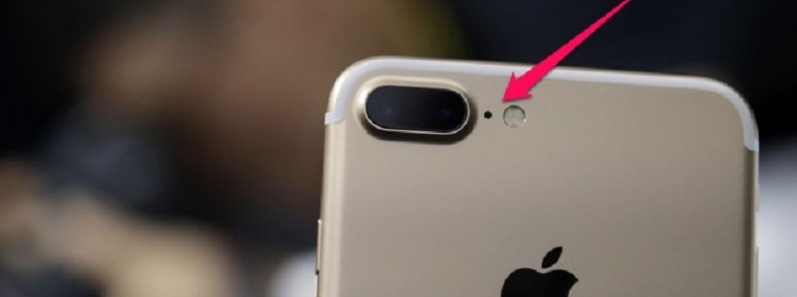 Lỗ tròn ngay cụm camera và Flash iPhone dùng để làm gì?