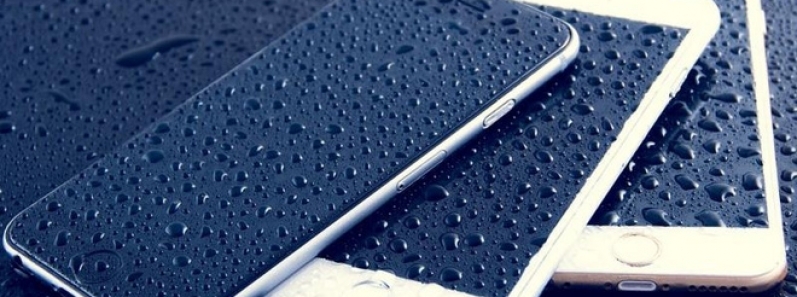 Bên cạnh sức mạnh về hiệu năng, iPhone X cuối cùng cũng có chuẩn kháng nước IP68