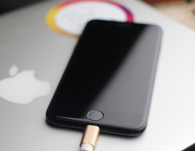 Fix and repair, Replacement parts Macbook: screen , battery , upgrade the RAM , processor , keyboard and other components 